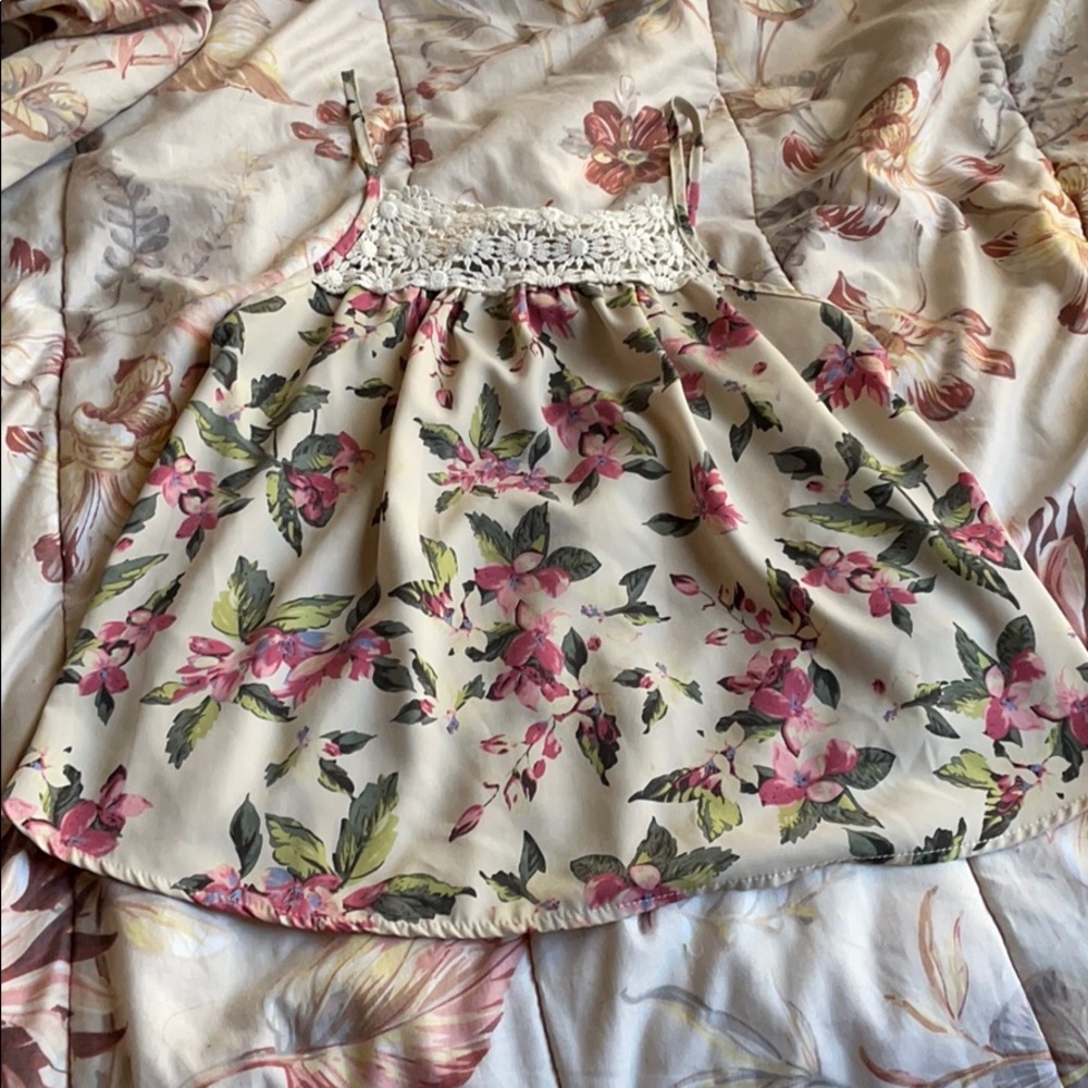 Q Flowy floral tank top